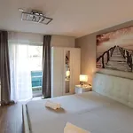 Luna & Stella Apartments, *