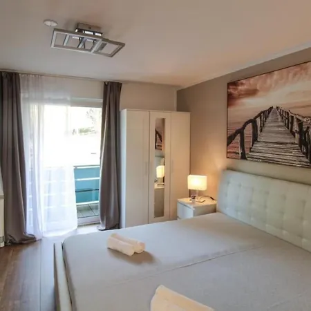 Luna & Stella Apartments, *