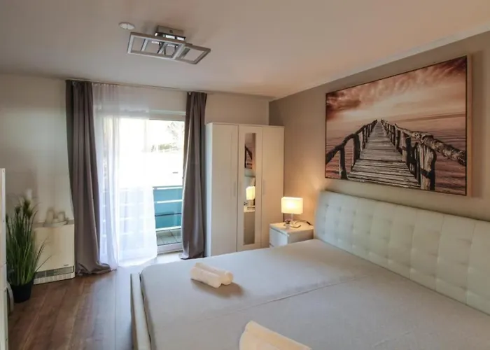 Luna & Stella Apartments, *